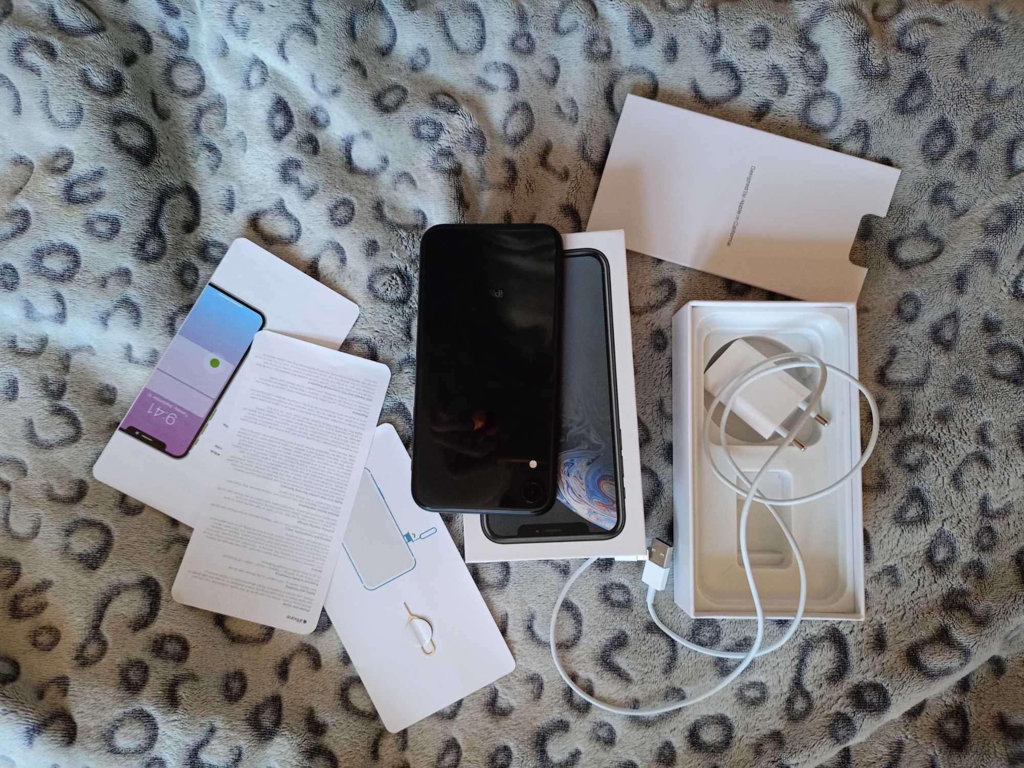 Продам iPhone XR 128 GB