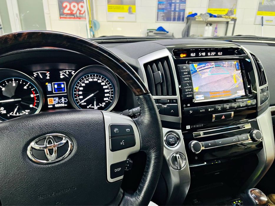 Тойота крузак 200 майже новий, можливий обмін на нерухомість в центрі