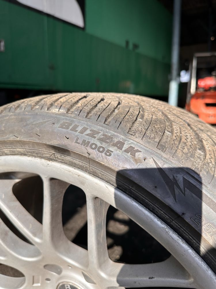 BRIDGESTONE Blizzak LM005 255 35 r19 зима зимова