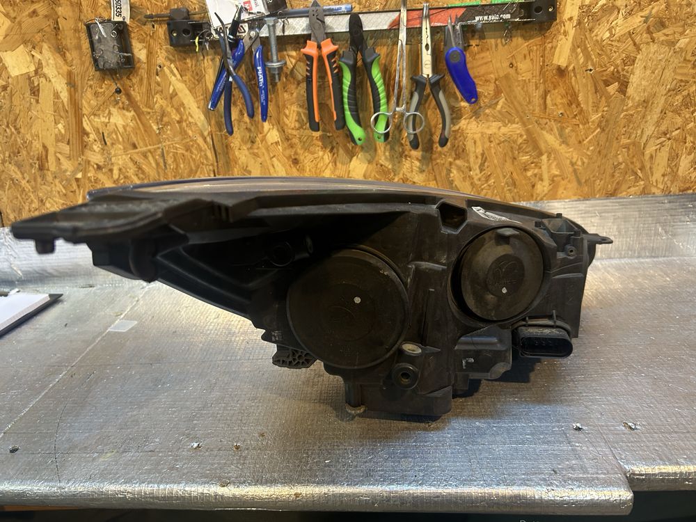 Lampa lewa xenon  ford focus MK3 lift
