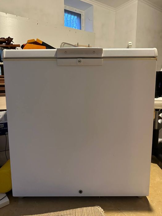 Продам морозильну камеру Whirlpool WH2000 — стан ідеальний