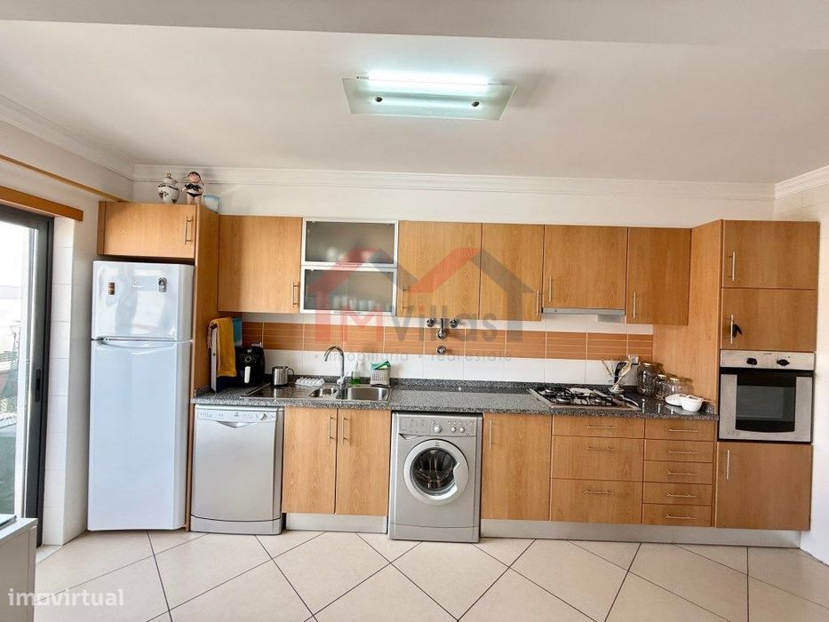 Apartamento T2 + 2 com garagem no centro - Vila Nova de Cacela