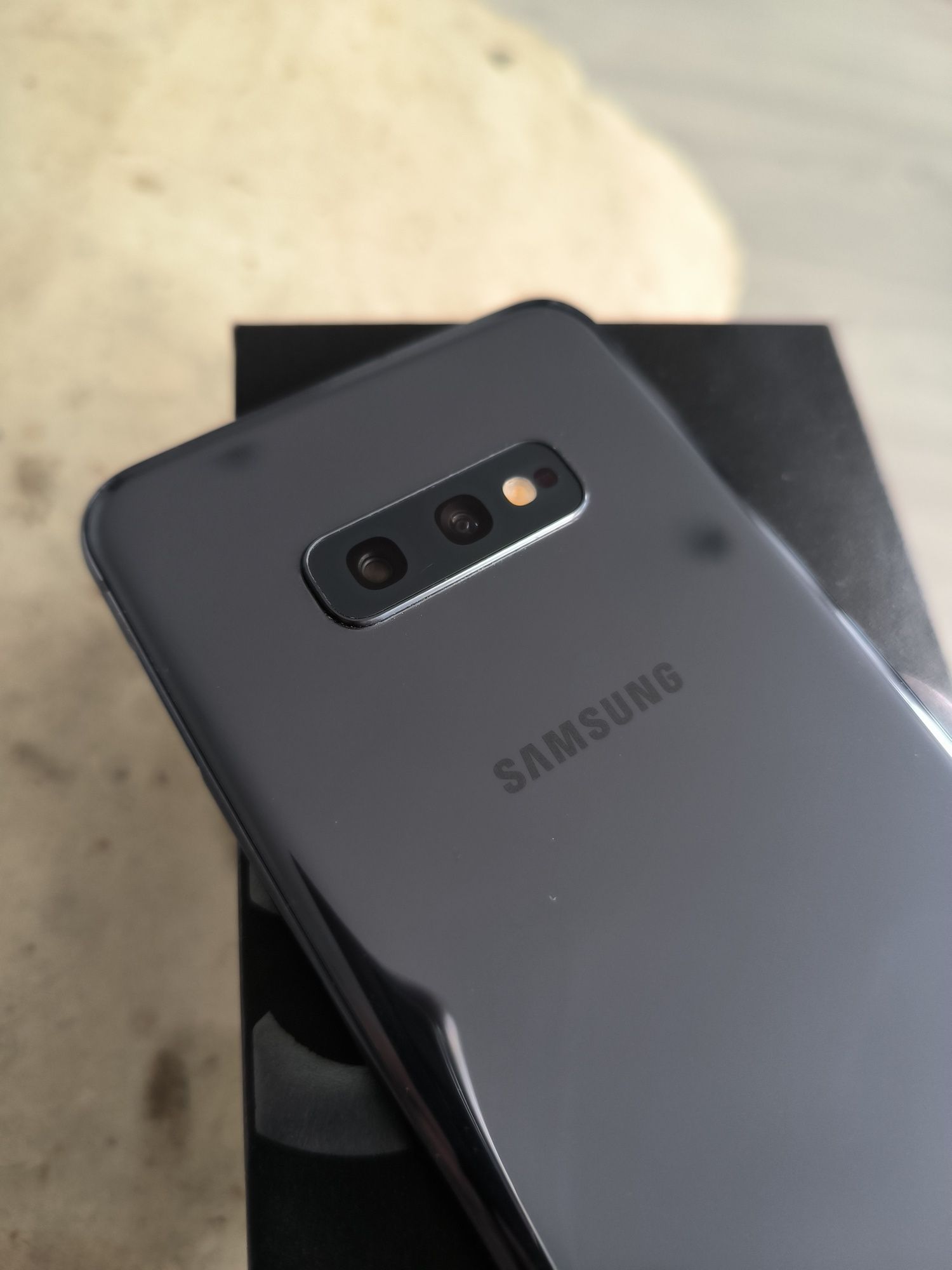 Samsung Galaxy S10 e Idealny stan Zestaw Prism black