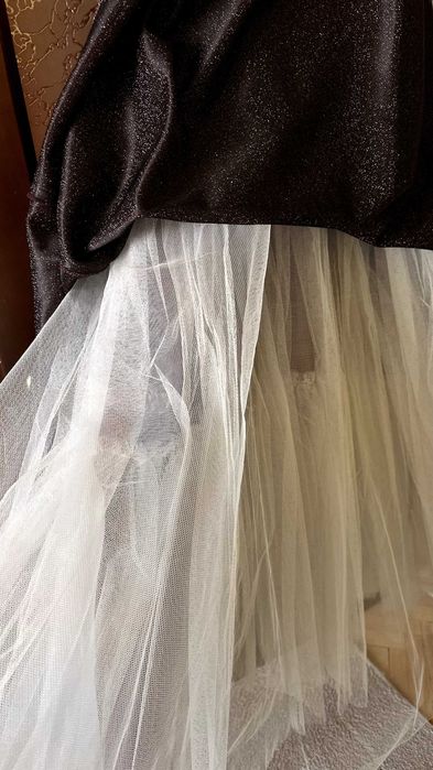 випускне плаття вишневого кольору