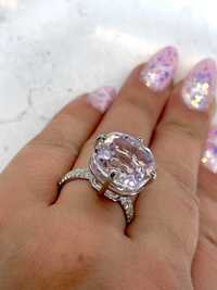 Zjawiskowy pierścionek kunzyt diamenty
