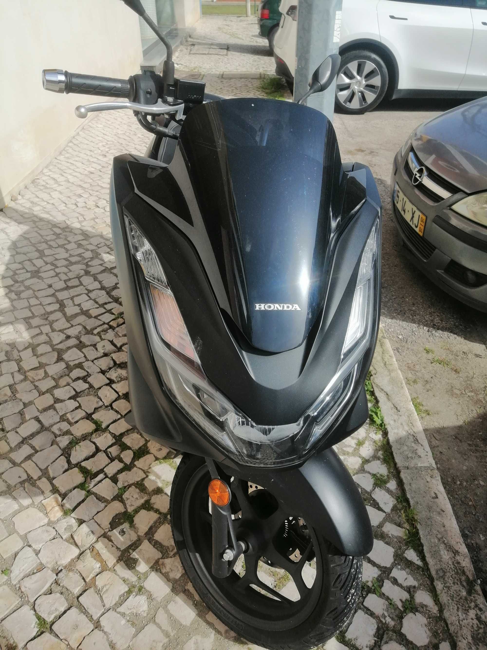 Vendo moto  pcx, mto bem estimada