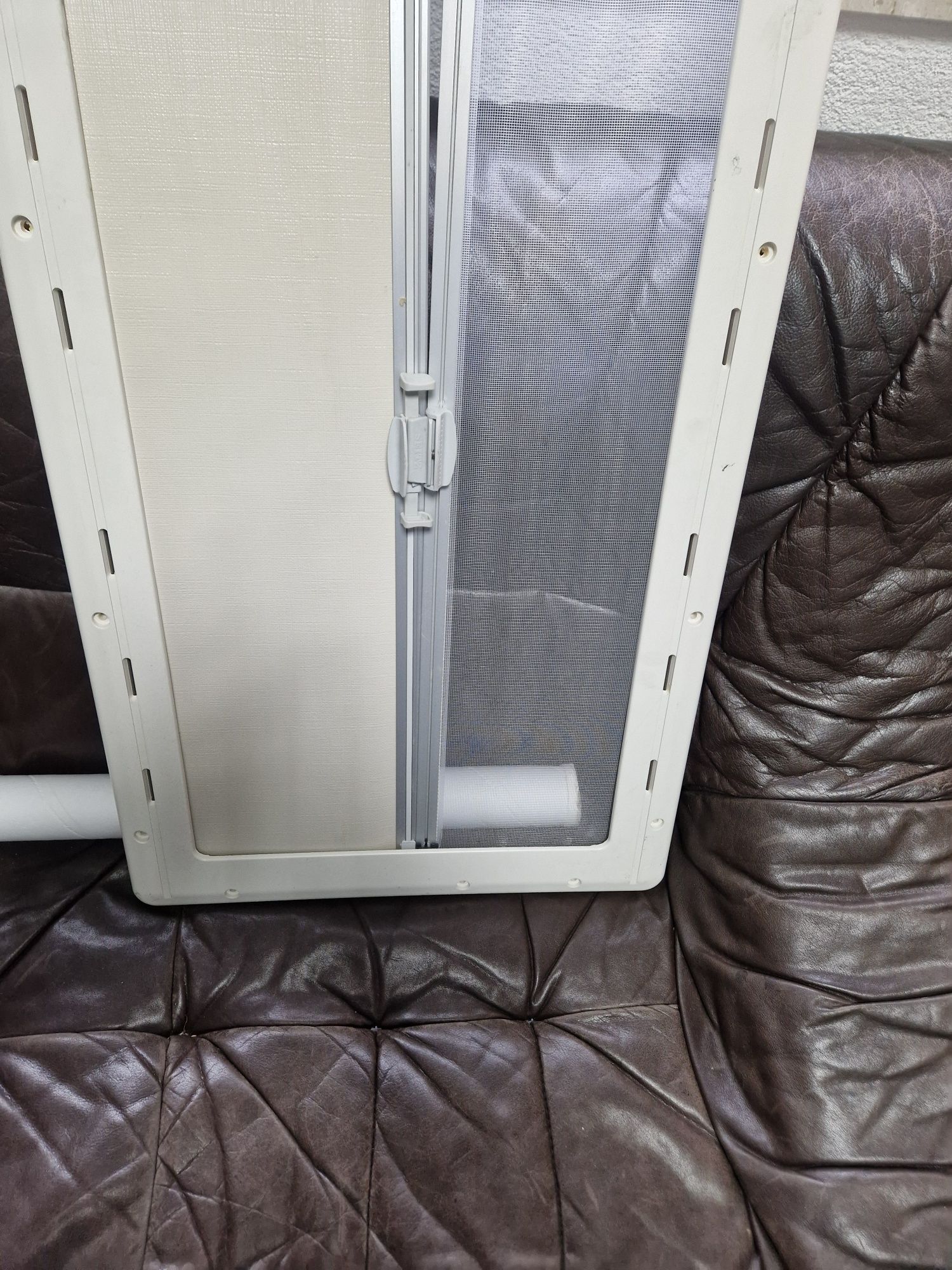 Roleta boczna okna kamper 40x80