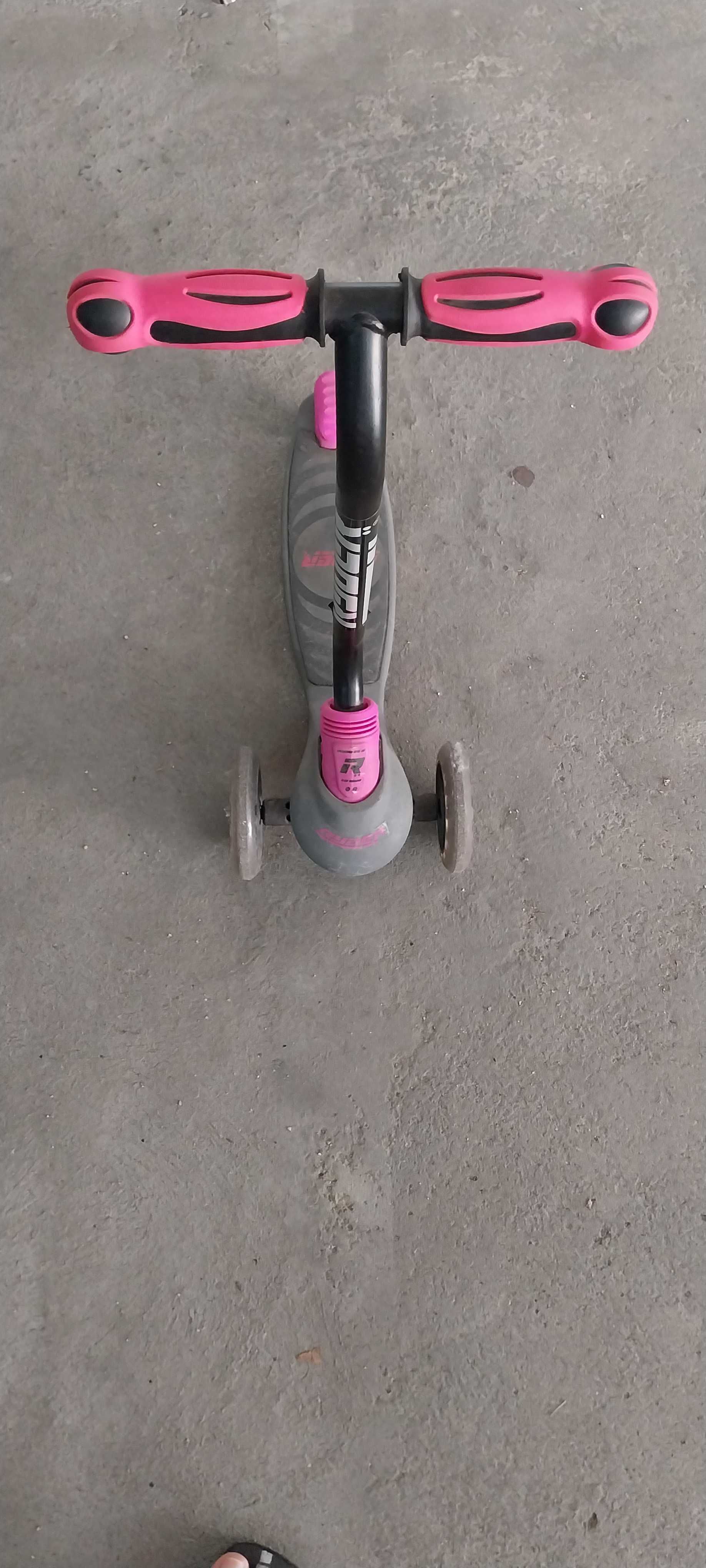 Trotinete menina