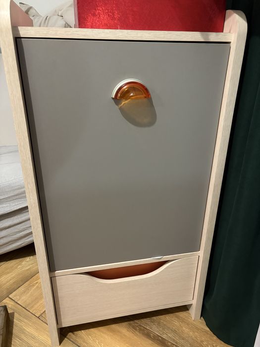 Zestaw mebli, szafa ubraniowa, komoda, szafka, biurko