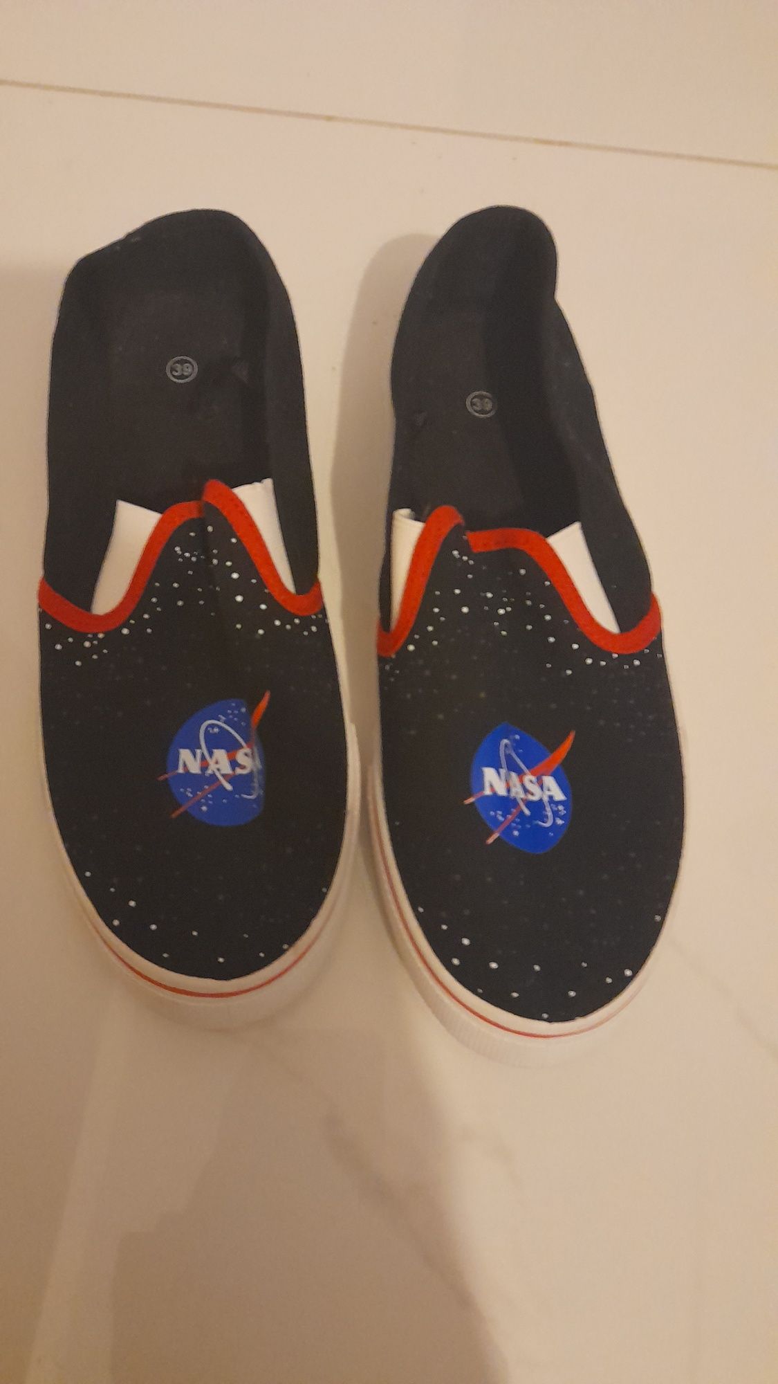 Trampkii buty nowe NASA