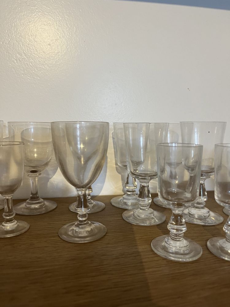 Conjunto de copos variados pequenos
