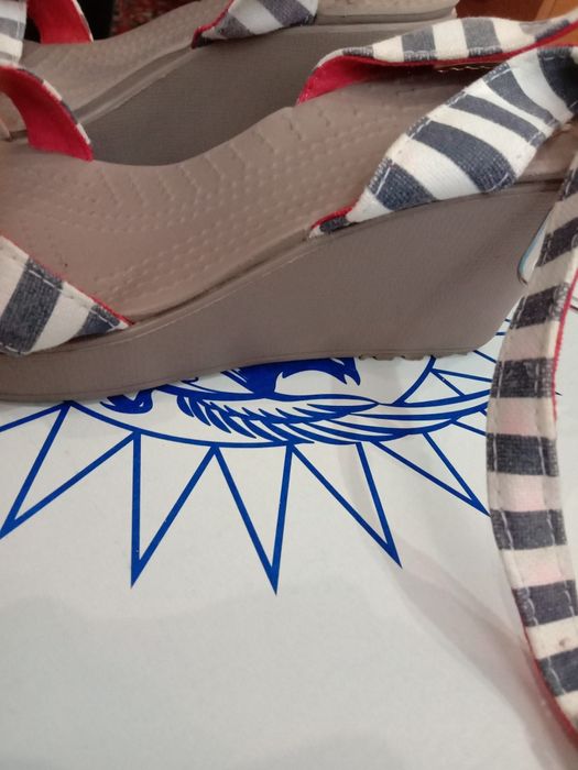 Продам босоножки