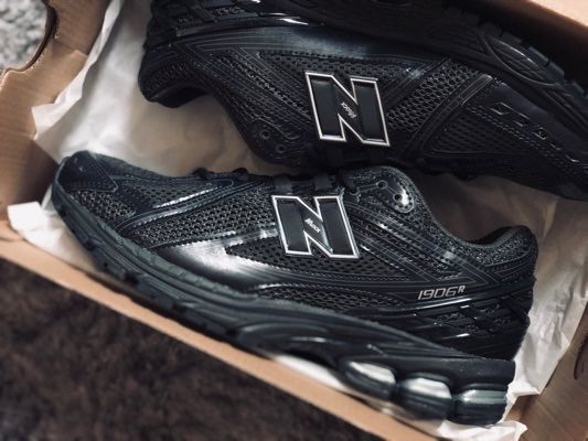 Кросівки Оригінал New Balance 1906R Black Metallic Silver M1906RJB