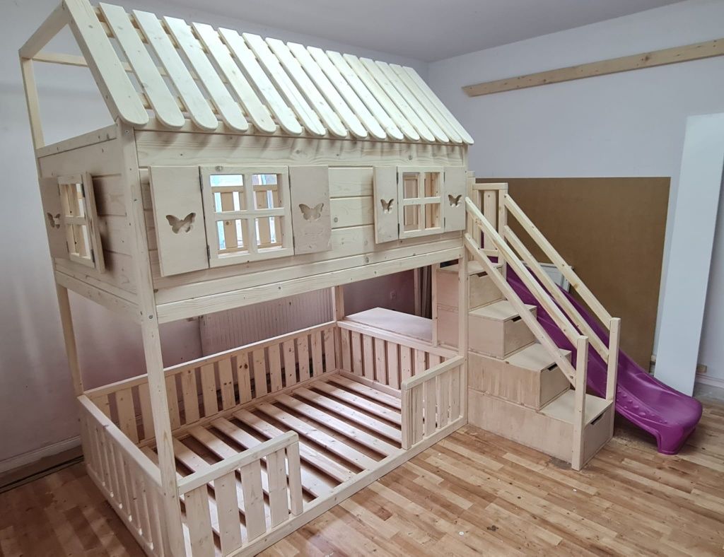 Łóżko piętrowe drewniane domek 120x180 z zjeżdżalnią