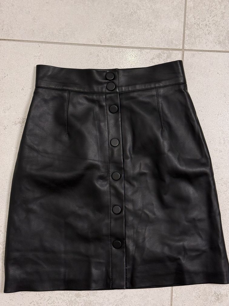 ala' skórzana spódnica xs H&M