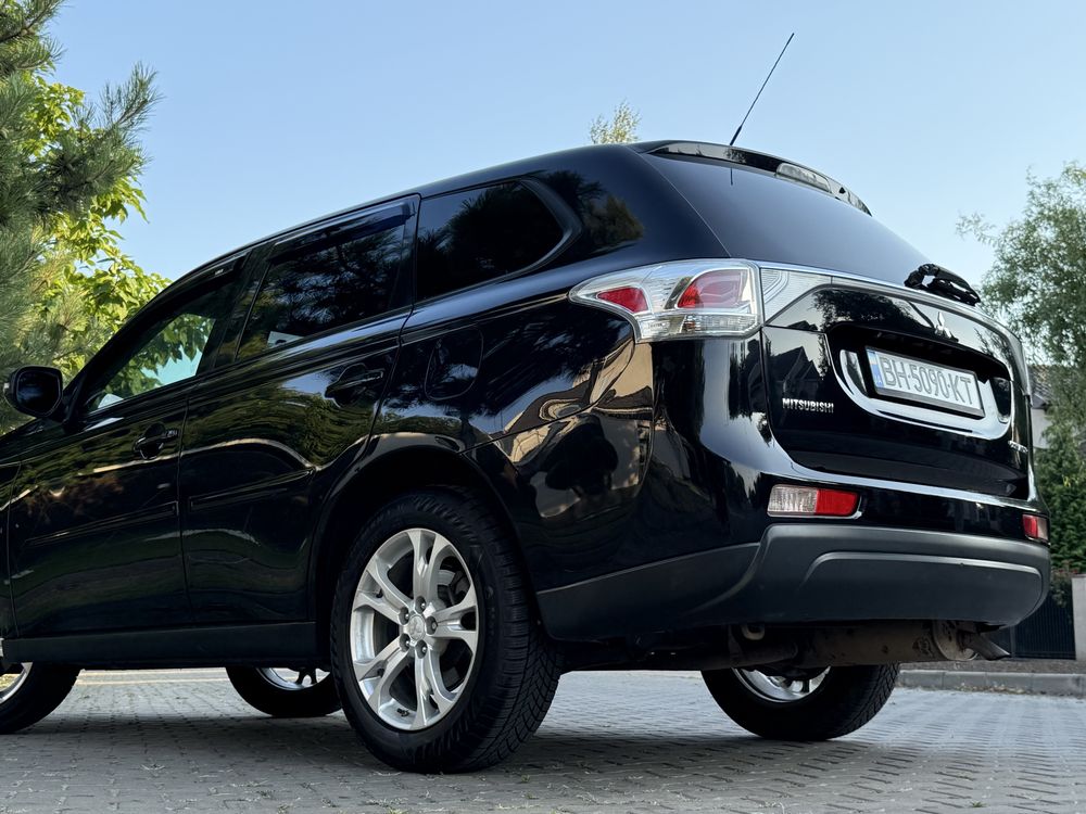 Mitsubishi Outlander 2013 г 2.4 бензин