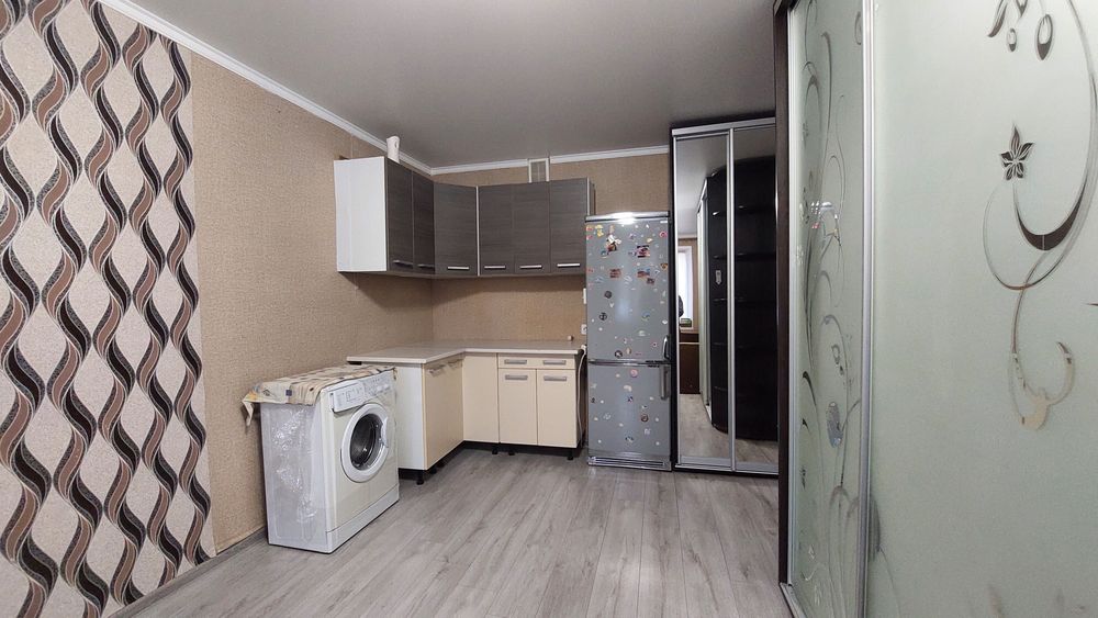 Продається кімната з ремонтом в гуртожитку  по вул. Д. Білоконя.