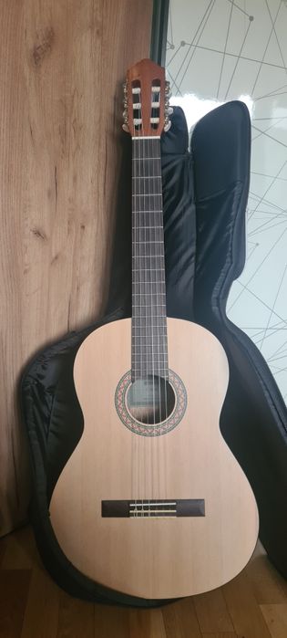 Gitara klasyczna yamaha c30m + futerał i inne akcesoria