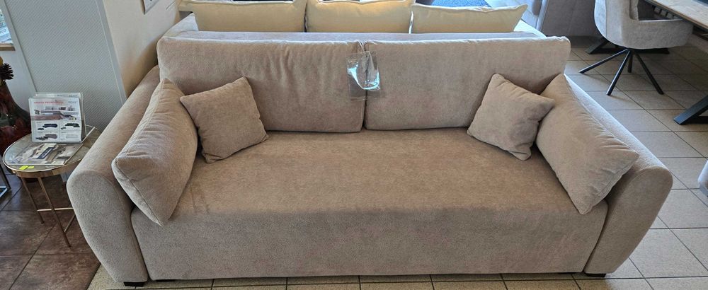 Sofa z bardzo dużym spaniem 168 cm CARMEN