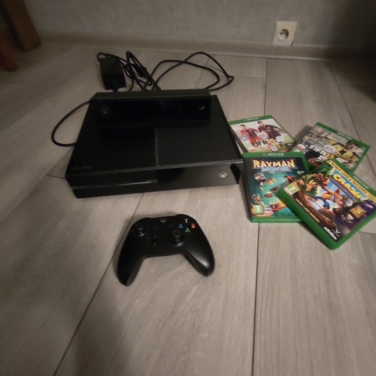 Xbox one 500GB plus kinekt + gry