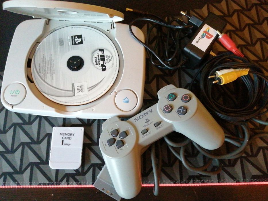 Playstation one/1 com FIFA 2004