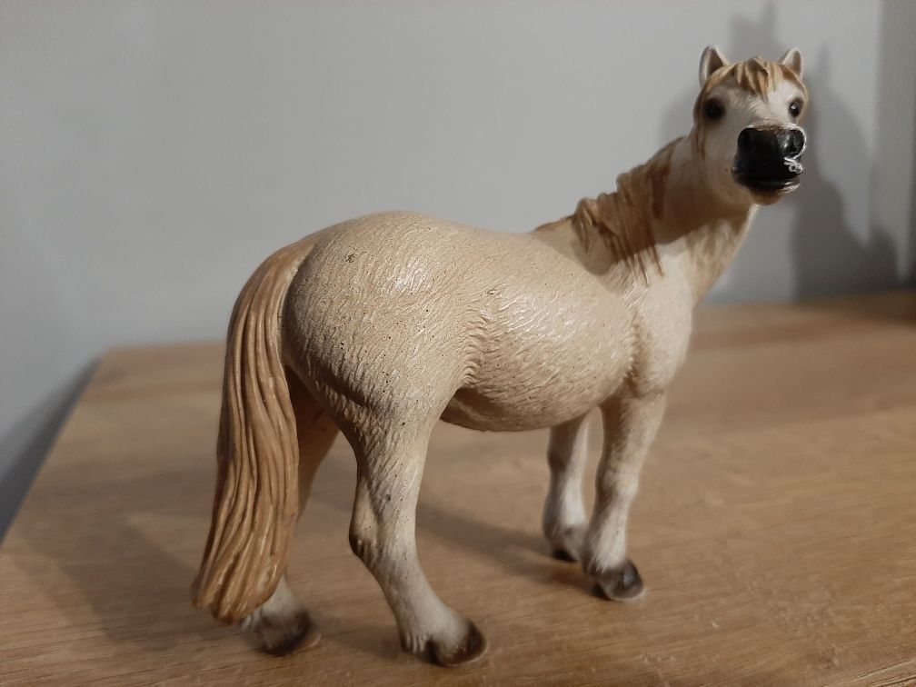 Klacz camargue schleich figurka