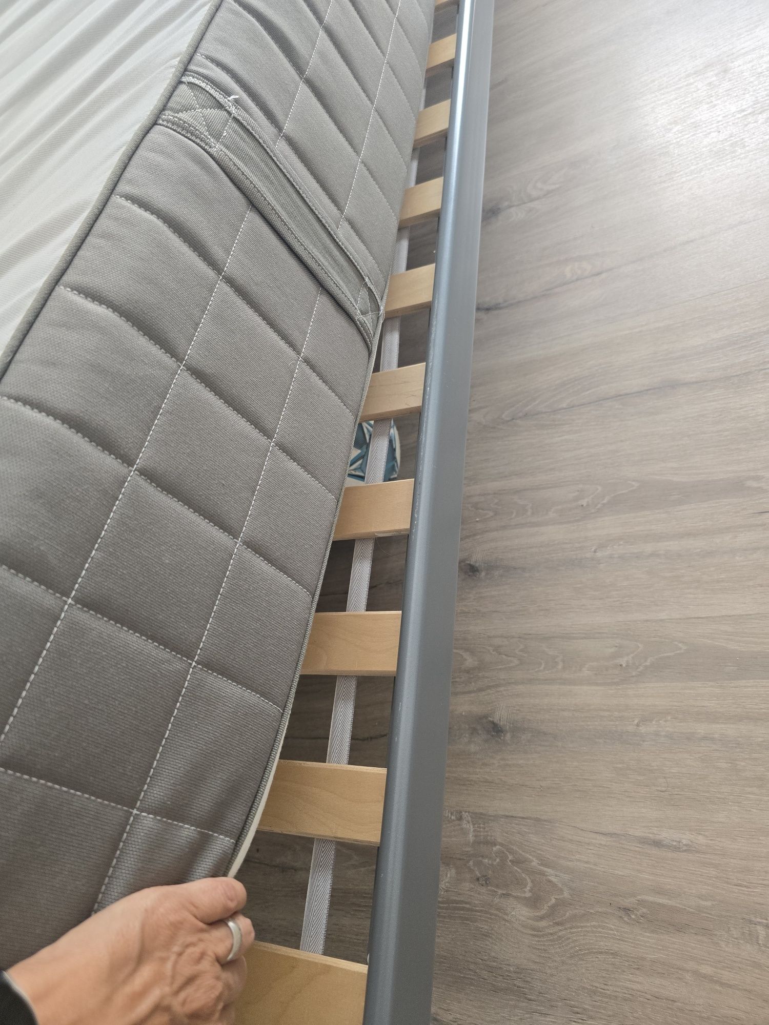 Cama individual 90X200 (ikea) com colchão