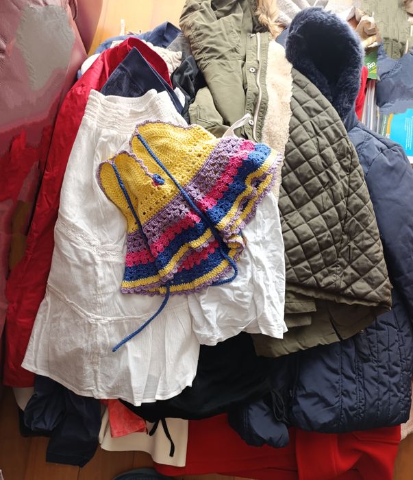 Lote de roupa usada para 16 anos