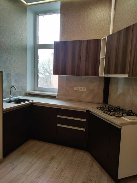 LS-19 Продаю 2-х кім. квартиру пр.Незалежності,1