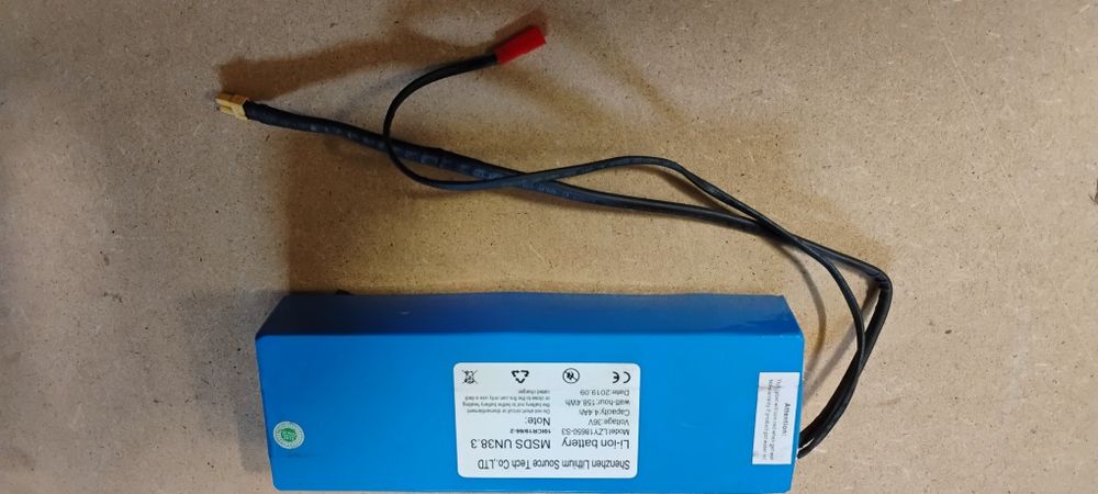 Bateria akumulator do hulajnogi 36V 4,4Ah z ładowarką