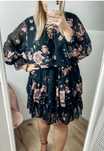 Sukienka czarna w róże plus size bianca Black rose