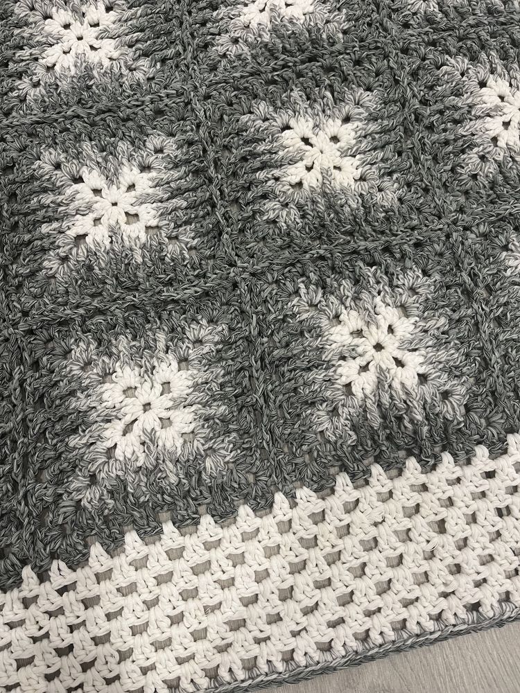 Koc/ dywan ręcznie robiony na szydełku