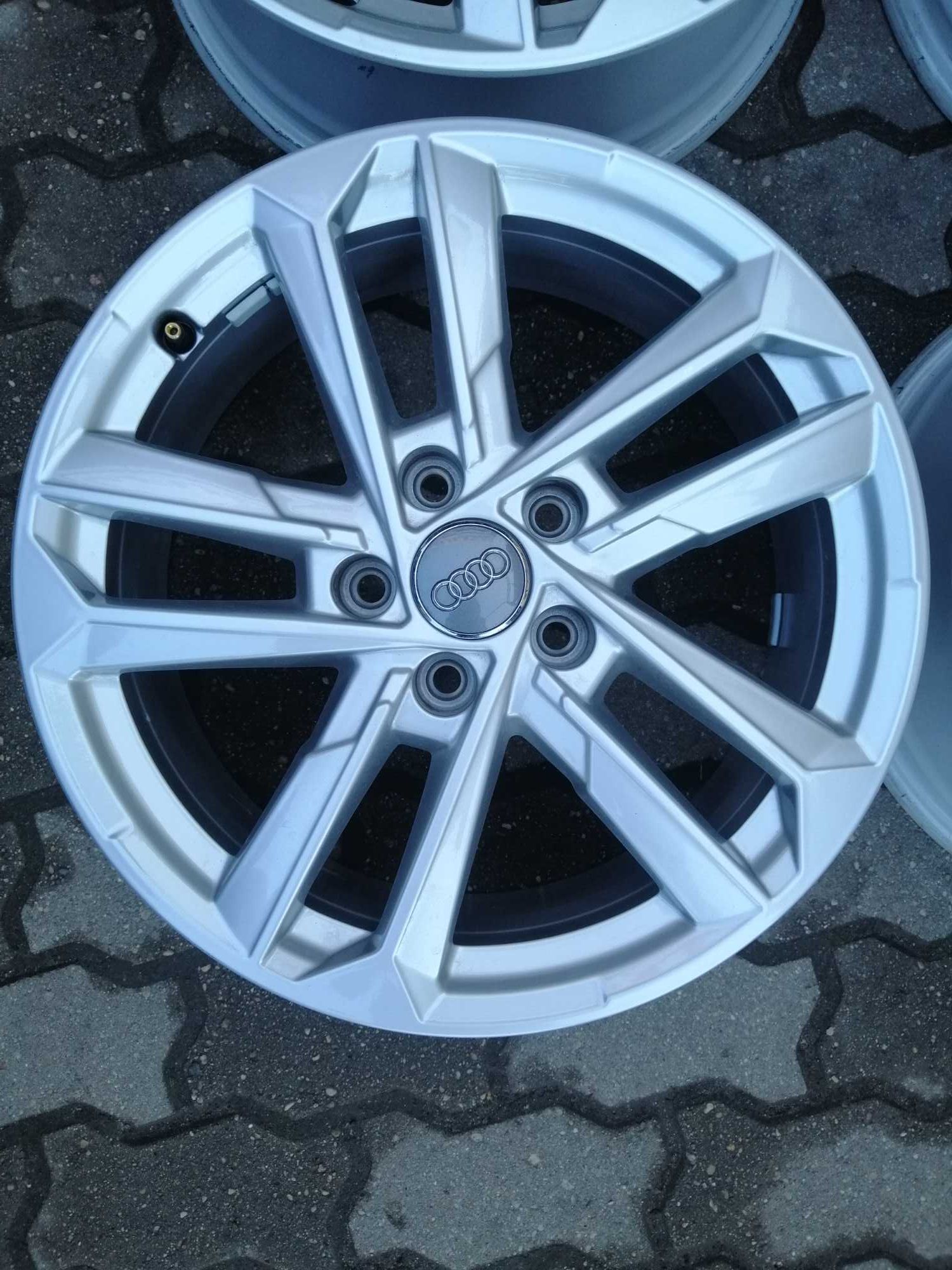 Felgi aluminiowe 5 x 112 R 17 Alufelgi oryginalne Audi Jak Nowe Vw