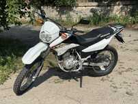 Продам мотоцикл хонда XR 125 эндуро с документами.