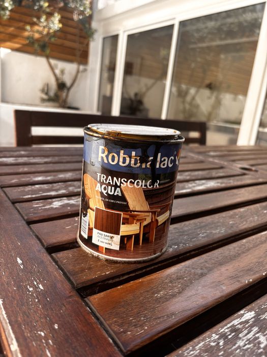 Conjunto mesa e bancos de jardim