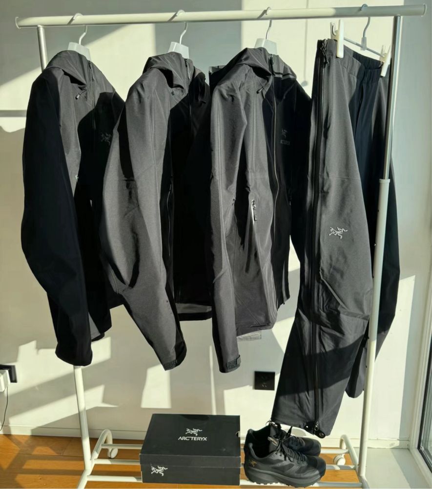 arcteryx black L size