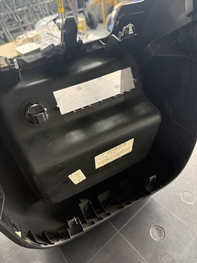 Перчаточник бардачок консоль Mercedes Vito w447