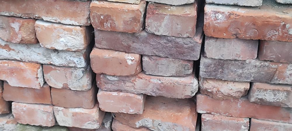 Stara czerwona cegła
