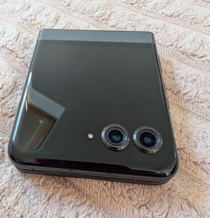 Motorola razr 50