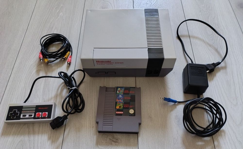 Konsola Nintendo NES + pad + zasilacz + AV + 3 gry Tetris, Super Mario