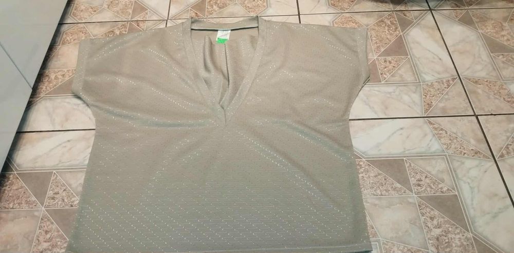 Bluzeczka  r uniieslany