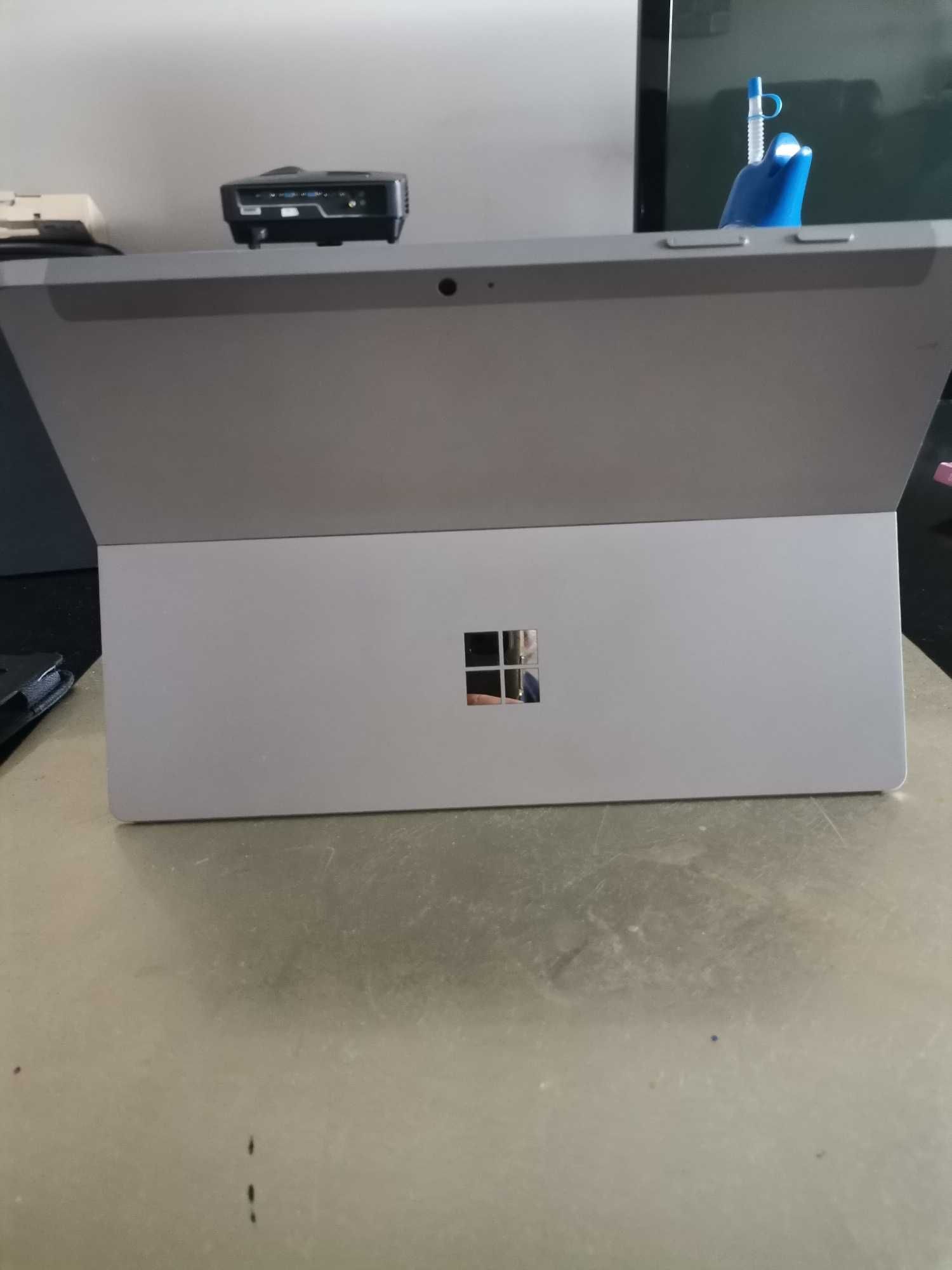 Tablet Microsoft Surface 64 GB com Teclado capa e caneta OU TROCO POR PS4 a funcionar e com comados