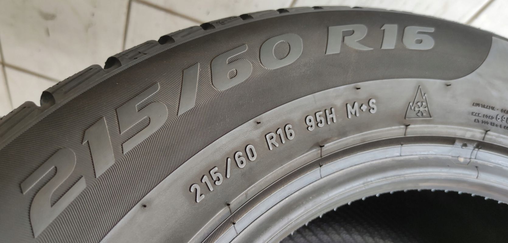 4x 215/60r16 Pirelli SottoZero 3 Winter Seal 95h 2023r D/B/72dB