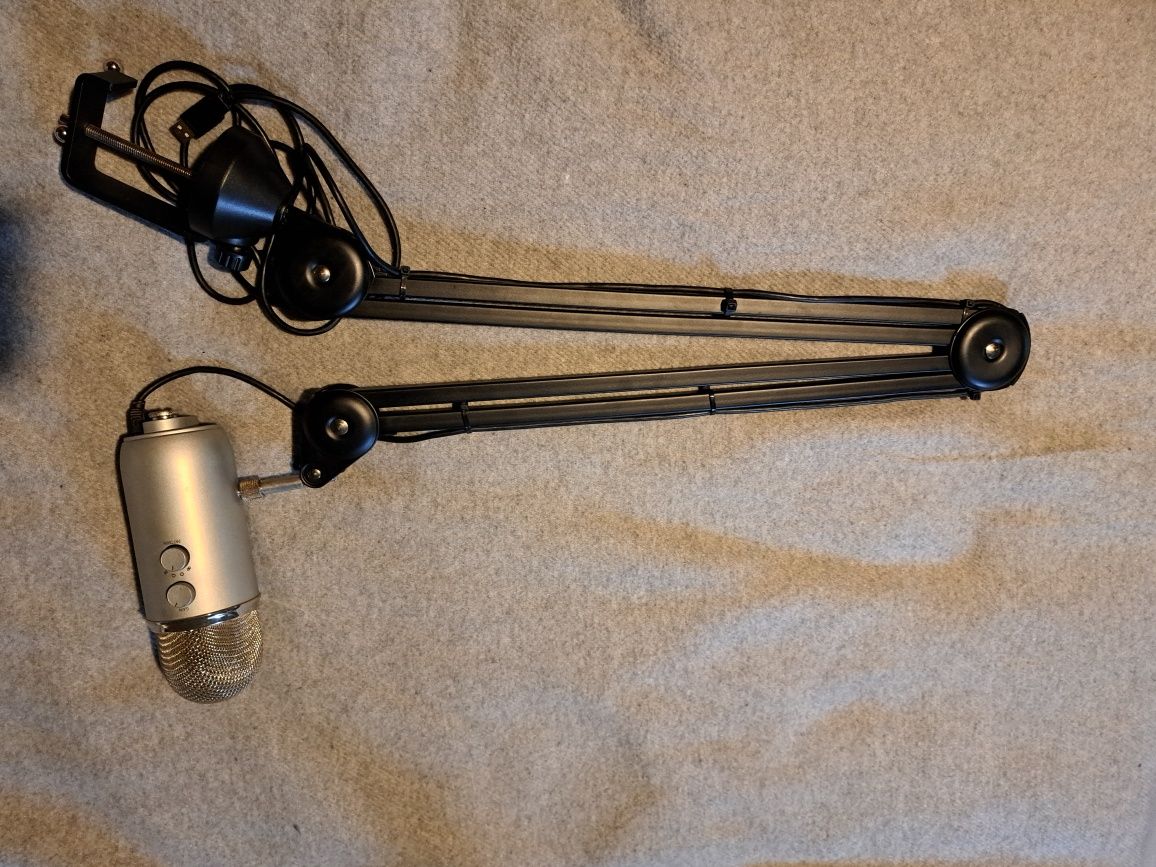 Microfone Blue Yeti + suporte