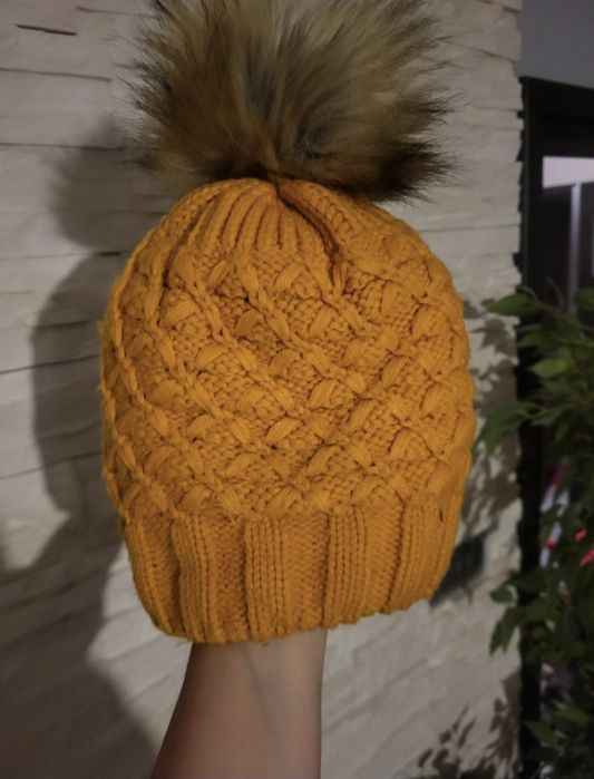Czapka zimowa musztardowa z pomponem dla dzieci