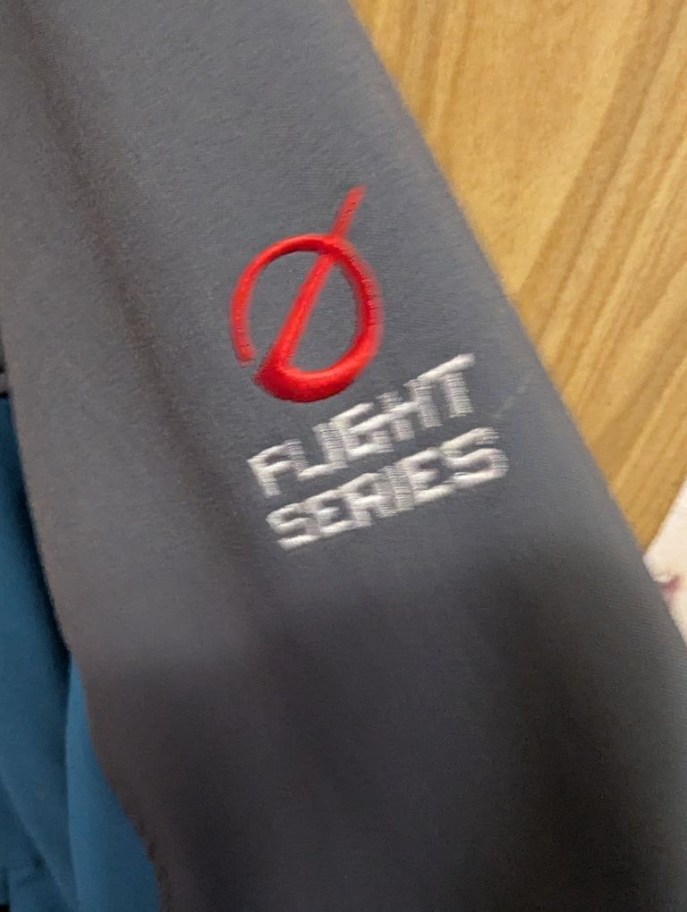 Продам softshell куртку north face