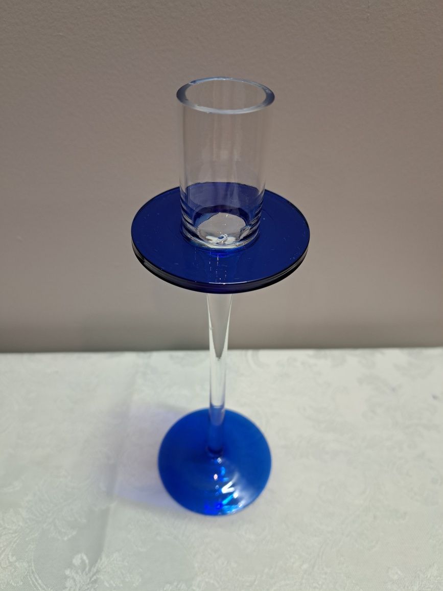 Szklany świecznik kobaltowy