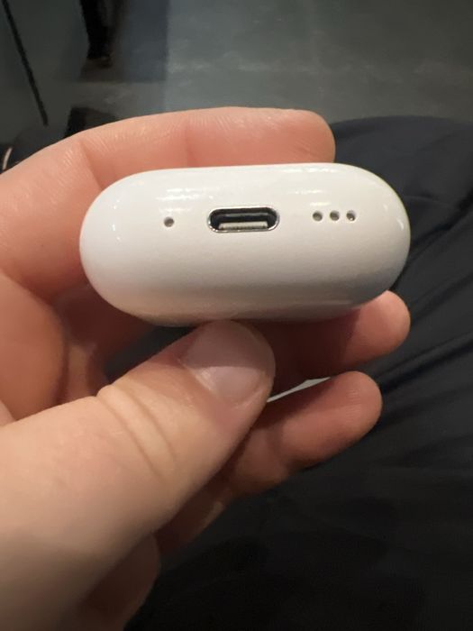 Продам кейс от air pods 4. (Без наушников)