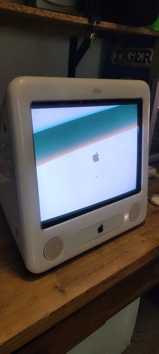 E-Mac 17 cali, głośniki stereo, CD Retro.
