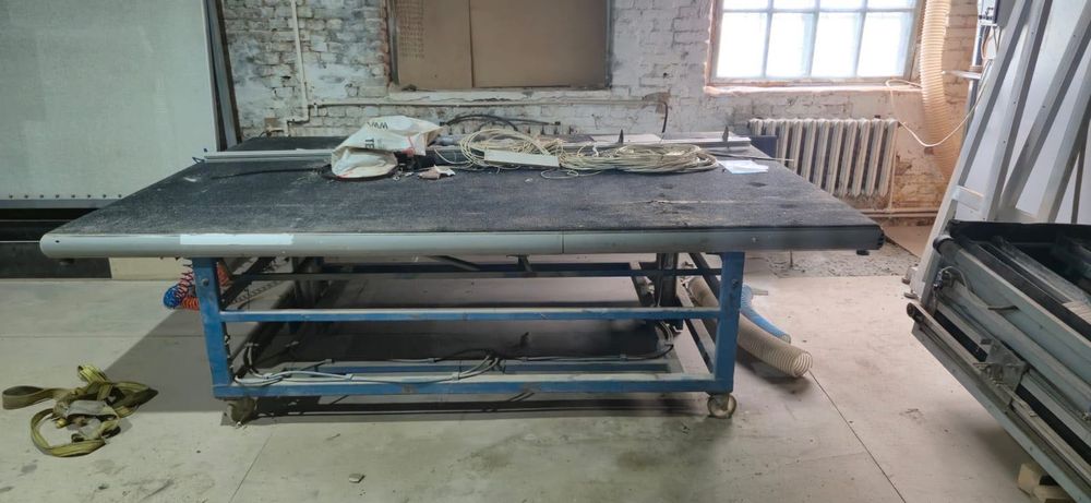 Стіл для різання скла